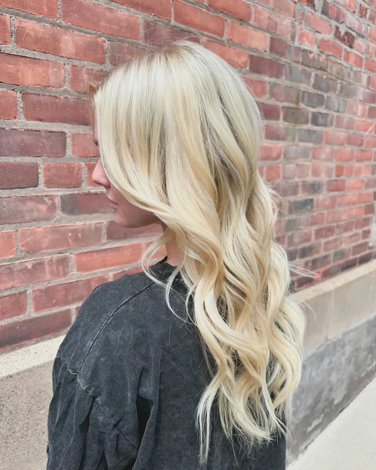 Bright blonde hair in long loose waves