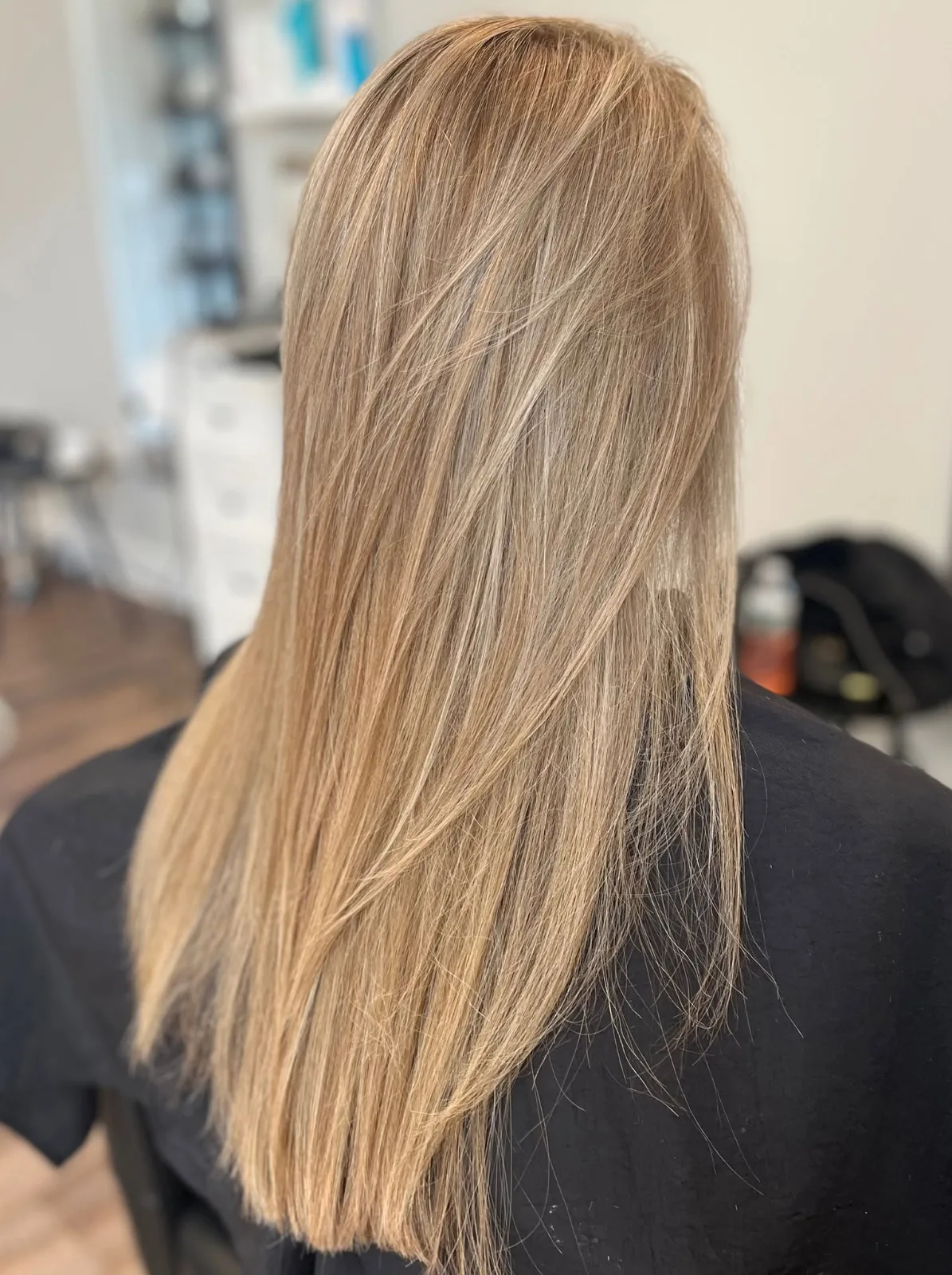 Straight blonde hair with fine highlights through the lengths
